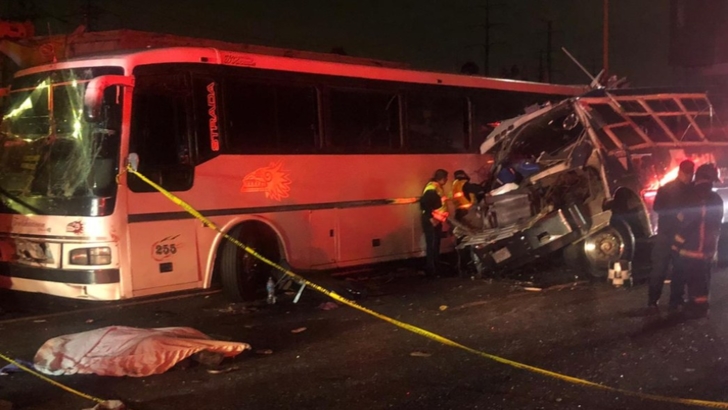 Accident terifiant cu 3 autobuze. Cel puțin 13 morți